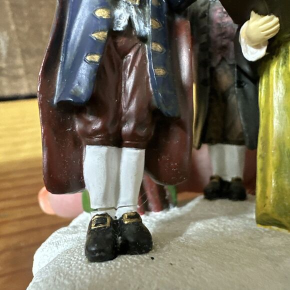 Colonial Williamsburg Carolers Lang & Wise 1998 Figures Historical Village -flaw - Picture 6 of 8
